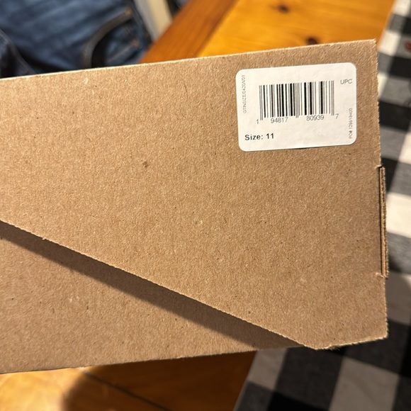 Yeezy Foam Runner (NIB) - Picture 6 of 7